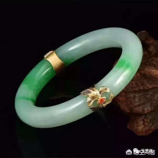 玉镯可以修复吗,玉镯断成3截，有办法补救吗？