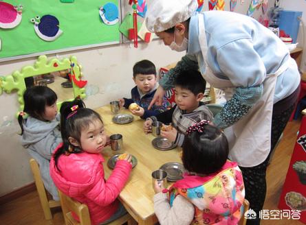 保育员如何同家长沟通幼儿午睡和吃饭问题？