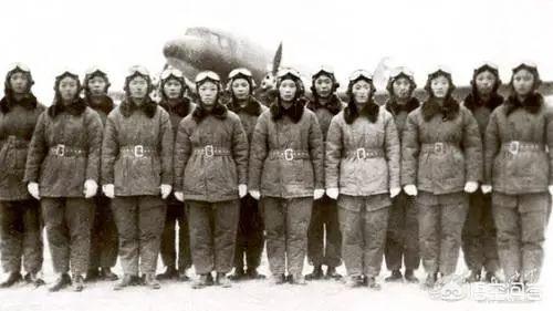 中国第一个女飞行员:新中国第一批歼击机女飞行员（共16位）都有哪些人？