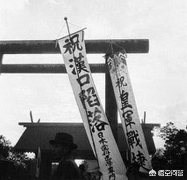 白色战士大和犬免费漫画:在坦克或装甲车里是怎么上厕所的？