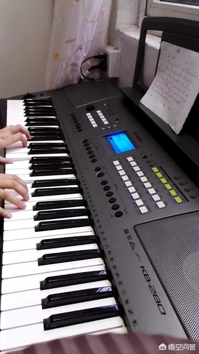 电子琴和钢琴的弹法一样吗电钢琴和钢琴一样吗弹奏指法和踏板用法有