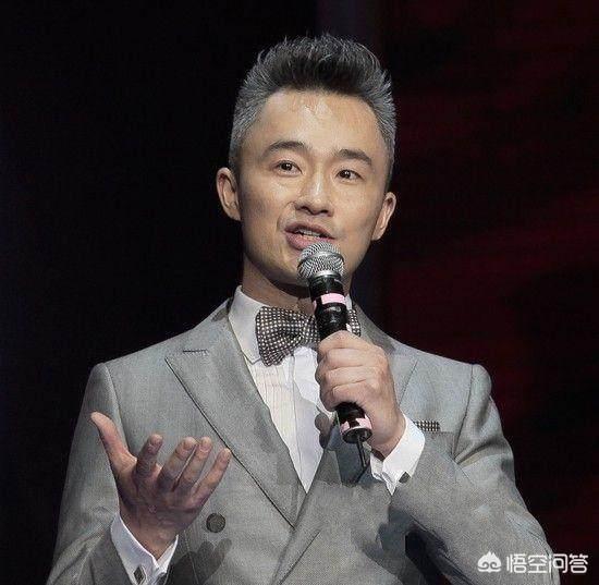 东方卫视主持人程雷为何年纪不大却满头白发?-百科网