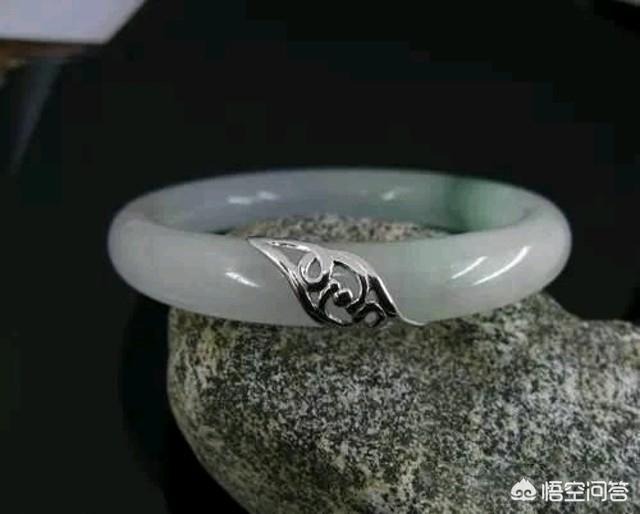 玉手镯不小心摔断了预示什么,翡翠手镯不小心摔断了怎么办？要怎么挽救？