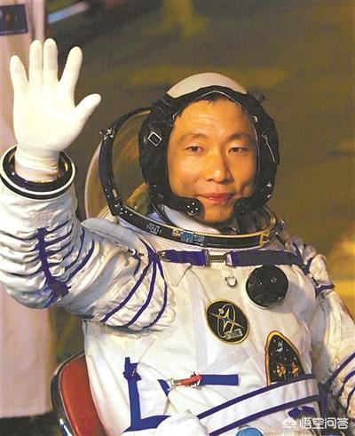 杨利伟为何不再上天:聂海胜比杨利伟还大1岁，为何能三探苍穹，杨利伟却只能上1次