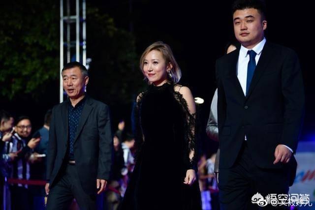 文筱婷凸点:文筱婷出席中超颁奖礼，造型引起了热议，对此你怎么评价？