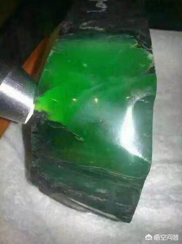 翡翠原石场口皮壳特征,好的翡翠原石的表面特征有哪些？