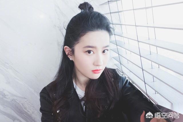 李嘉欣的姐姐:怎么看亦舒称李嘉欣是「木头美人」