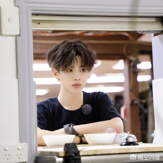 奇妙的食光声明:如何评价Justin黄明昊在《奇妙的食光》中的表现