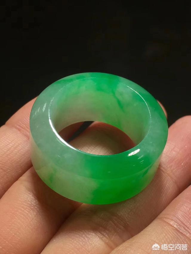 男士翡翠手镯图片,送男士翡翠，应该怎样选？