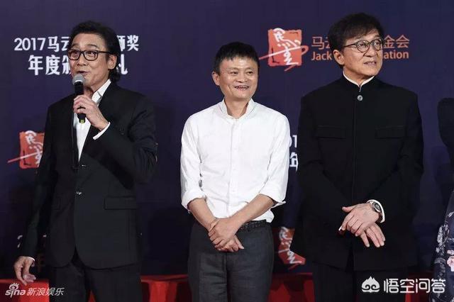 成龙给向华强下跪:周润发竟三次向郑少秋下跪郑少秋到底做过什么？