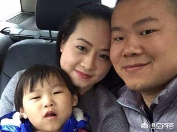 岳云鹏发文悼念父亲:许多年没联系的同事，刚刚打电话通知他父亲去世了，该怎么办？