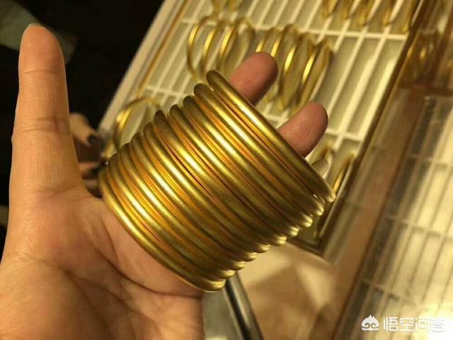 今年最新款黄金手镯,黄金手镯传承系列为什么会这么火呢？