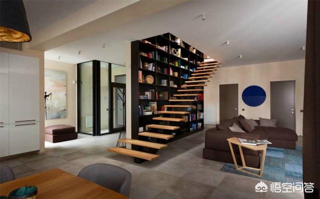客厅是灰色的地板砖，楼梯踏步选什么颜色比较搭调