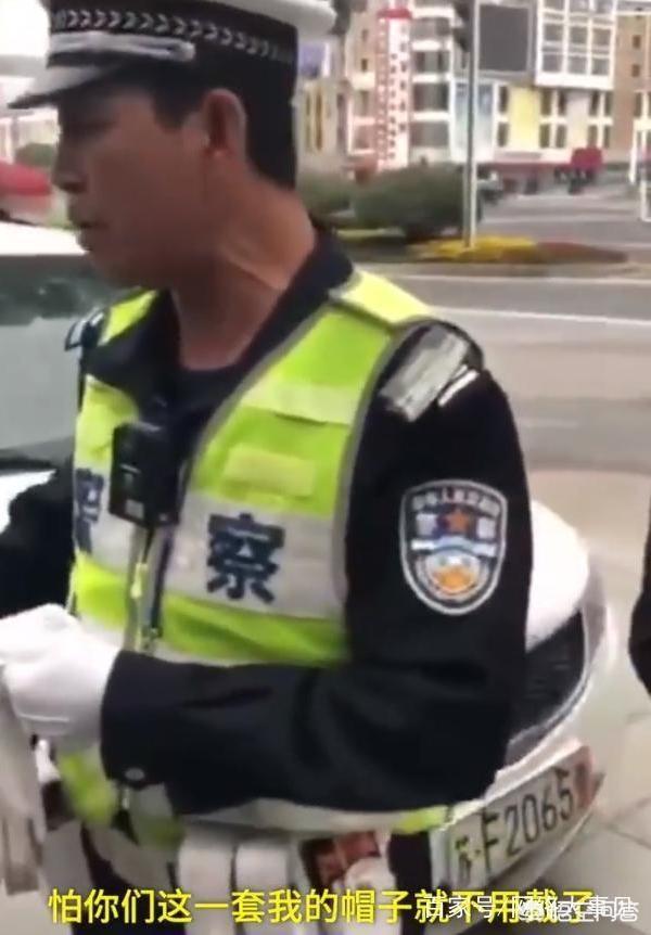 海安交警:交警“李云龙”霸气执法，此事，各位网友怎么看？