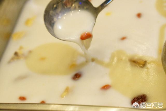 生牛骨的骨髓颜色:怎么做能不让牛骨汤发白？