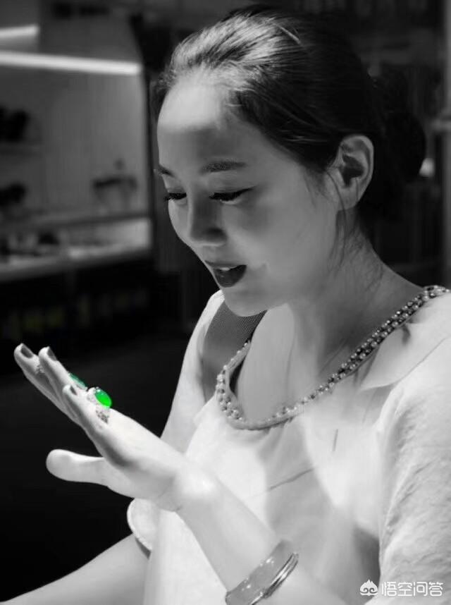 翡翠证书怎么看值不值钱,怎样分辨翡翠成品的价值？