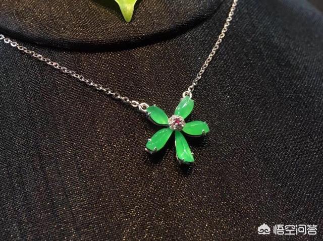 今年流行什么黄金首饰,18K金首饰镶嵌流行吗？为什么？