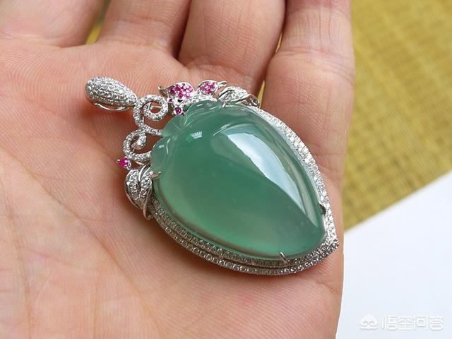 哪种翡翠对身体好,想买个翡翠给父母，有什么推荐的吗？