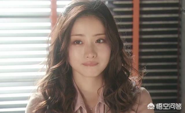费启鸣章若楠:90后女演员章若楠为什么会被王思聪关注