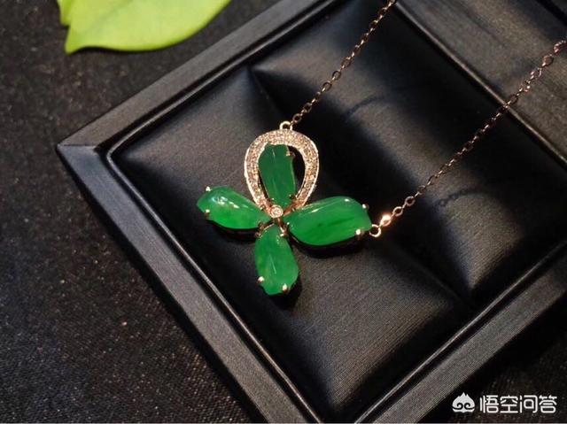 女生戴的翡翠吊坠,有哪些时尚的翡翠吊坠款式？