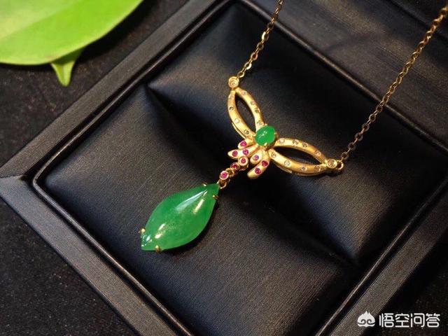 女生戴的翡翠吊坠,有哪些时尚的翡翠吊坠款式？