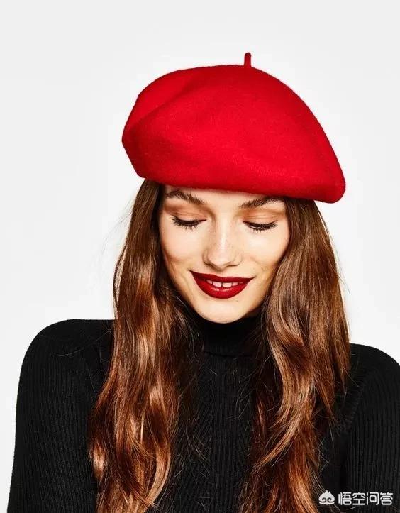 红色的贝雷帽搭配什么颜色的羽绒服好看
