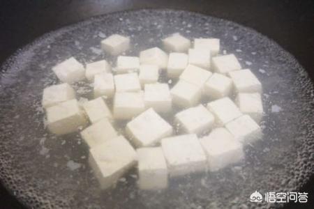 豆腐怎么做软嫩鲜香又营养，锅塌豆腐怎么做好吃？不会大翻勺能做好吗？