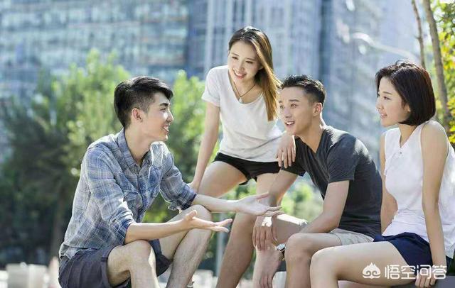 如何通过聊天让喜欢的女生主动跟你表白(怎么主动跟女的聊天)