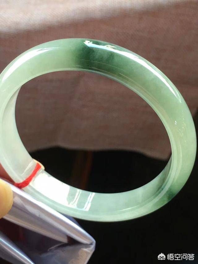 10万左右的翡翠手镯图片,几万左右的翡翠手镯是什么样子的？