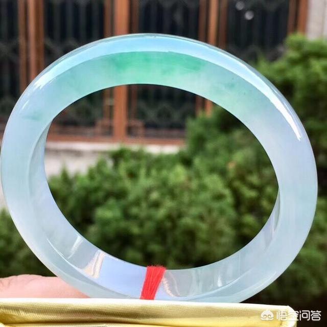 10万左右的翡翠手镯图片,几万左右的翡翠手镯是什么样子的？