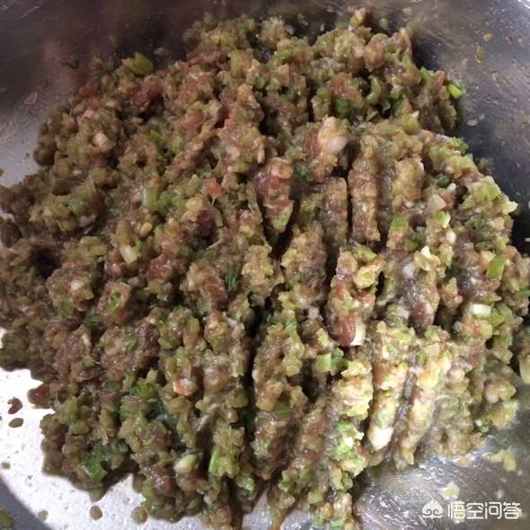 市陌杨大包子死猪肉:为什么外面卖包子的好多都肉包和菜包一个价，肉不是应该更贵吗？