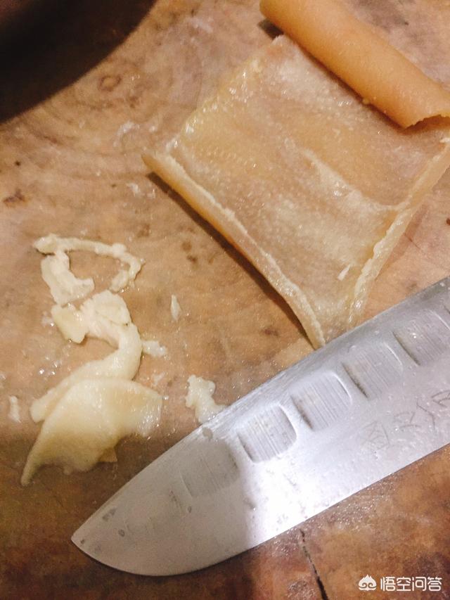 蟹黄包里的汤汁怎么做？
