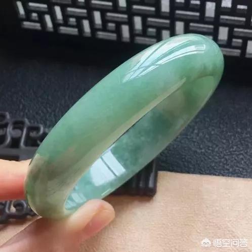 翡翠的等级和价格,请大神们帮忙看看这个翡翠等级和价格？