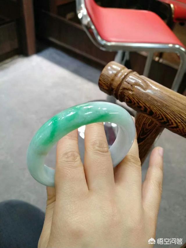 翡翠直播间的套路,斗鱼直播里卖的翡翠是真的还是假的？