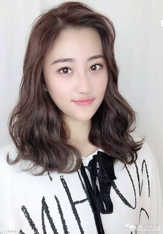 头条问答 - v型脸适合做什么样的发型?(20个回答)