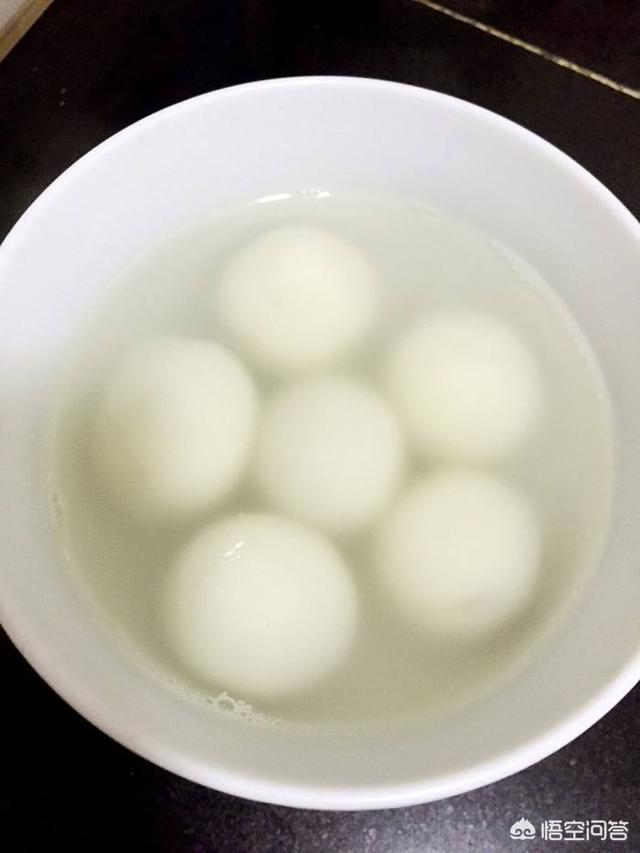 大年初一的早上,你会几点钟起来吃汤圆,饺子？为什么？