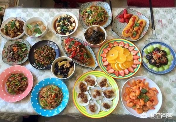 一家人在一起过年,一般要准备什么标准的年夜饭才合适？