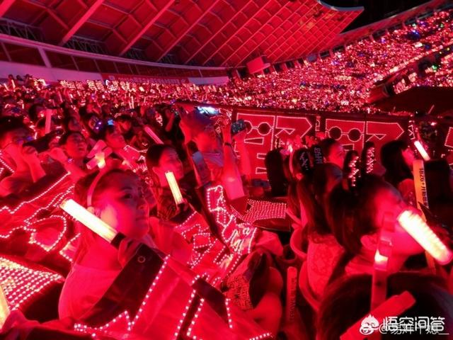 易烊千玺:易烊千玺为何只和爱奇艺一直合作，不和腾讯合作？腾讯它不香吗？(腾讯爱奇艺哪个片源多)