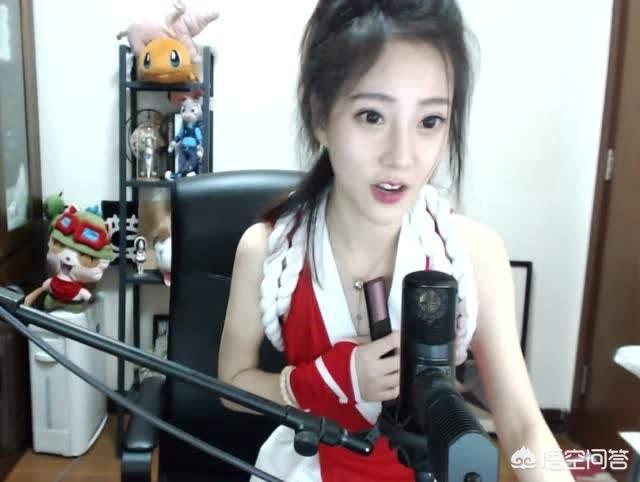 蛇姬cos:如何评价冯提莫睡衣cos海贼王女帝秀大长腿