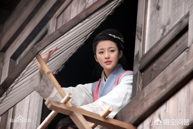 你说步步生莲的典故是出自潘玉儿这无可厚非,但把这些元素凑在一起和