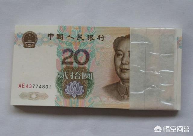 100年以上的老玉镯价值,请帮忙看看这三只老玉手镯值多少钱？