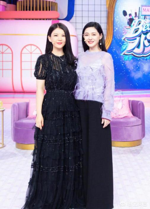 李湘的前任老公是谁:42岁大S鱼同龄李湘合影，两人谁更年轻漂亮？