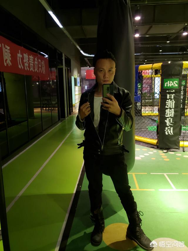 微信号大全挖词:路边遇到心动的人怎样搭讪能要到微信号？