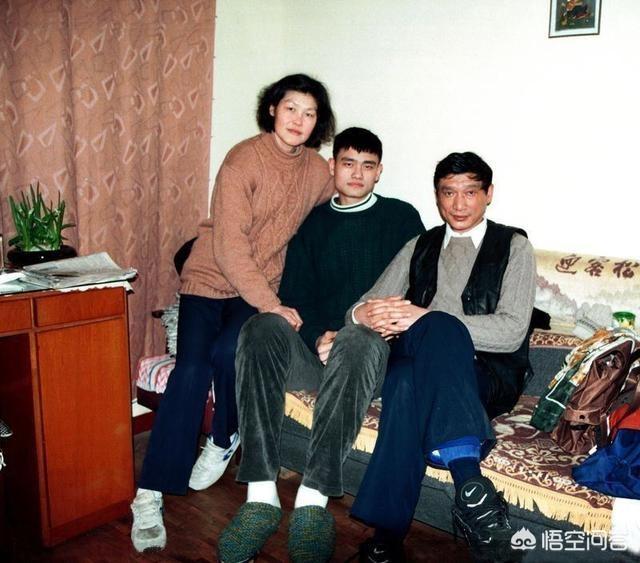 董思怡个人资料:姚明2.29米，姚爷爷2.03米，姚明家族基因究竟是怎样的？