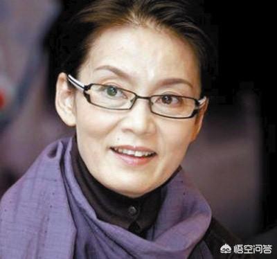 戚薇回应割双眼皮:小S自曝脸上打针，你觉得明星应该整容还是坦然地面对岁月