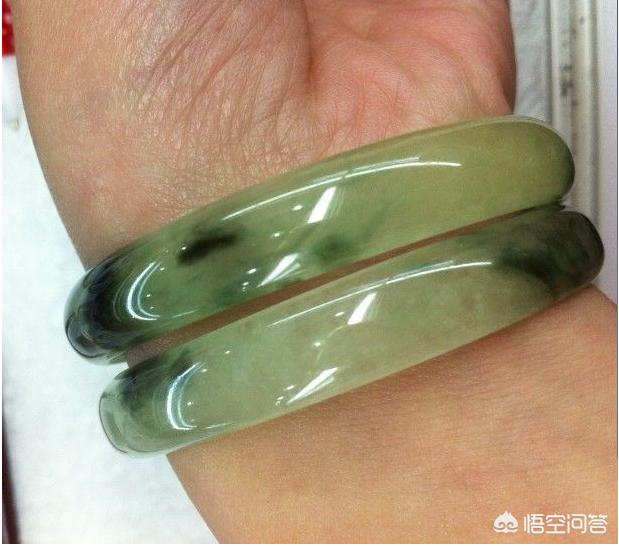 哪种翡翠对身体好,想买个翡翠给父母，有什么推荐的吗？