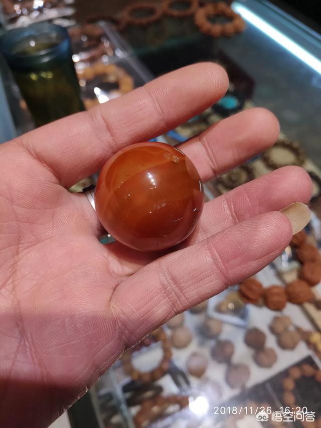 老物件玉石鉴定,一个老物件，帮忙鉴定一下，谢谢各位大神？