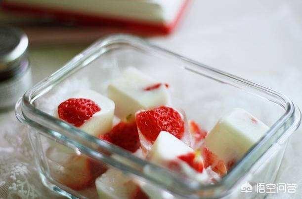草莓怎么做好吃又简单，草莓奶冻怎么做比较好吃