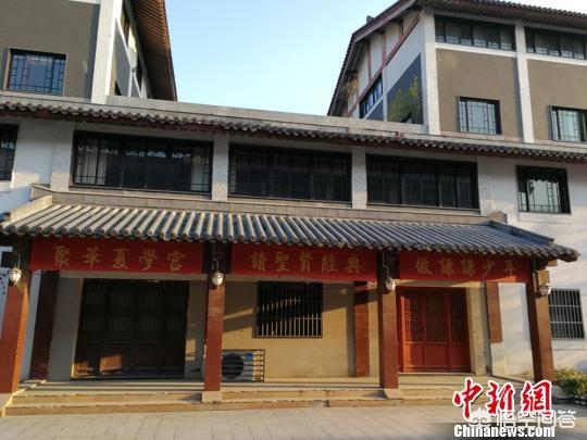 刘烨儿子女儿:孙楠的女儿在徐州华夏学宫，教学内容还包括女红，你怎么看？