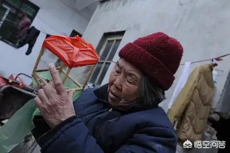 你小时候过年用什么做灯笼？